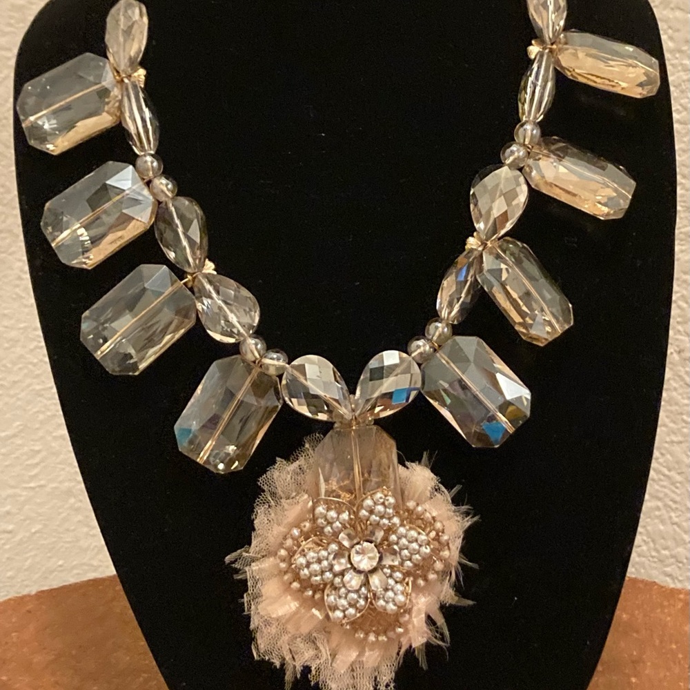 Elizabeth Wahyu Necklace